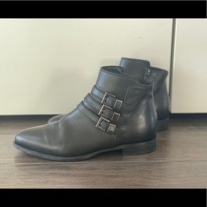 Brand New! David’s Ankle Bootie （Boxing sale)